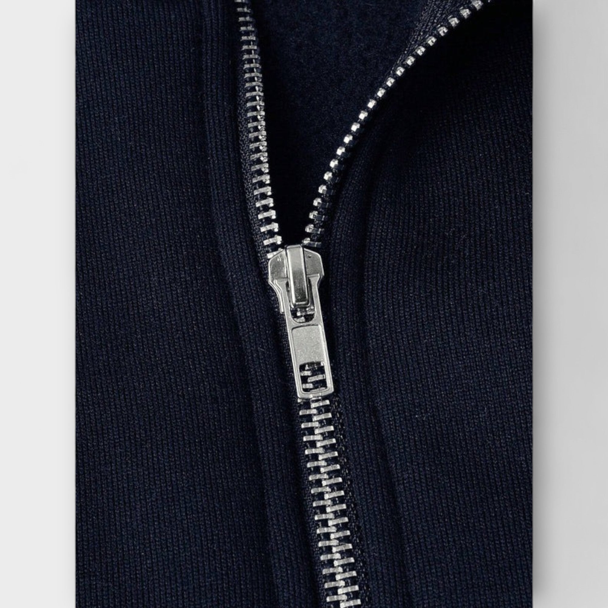 Pull a mezza zip